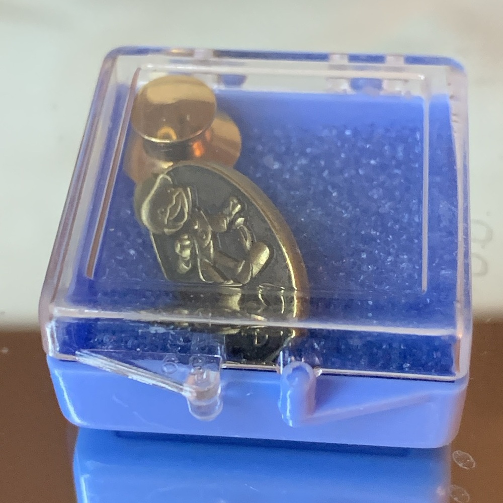 Disney Jiminy Cricket 30 Year Cast Exclusive Member Pin Original Box AUTHENTIC - Picture 6 of 7